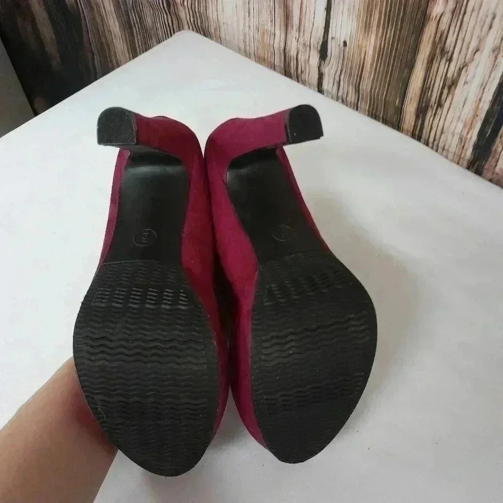 Heels‎ - Picture 5 of 9